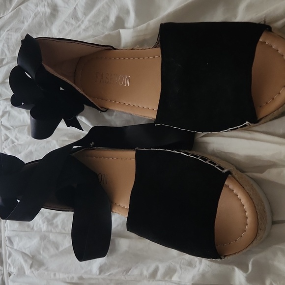 Sandals - Picture 3 of 4